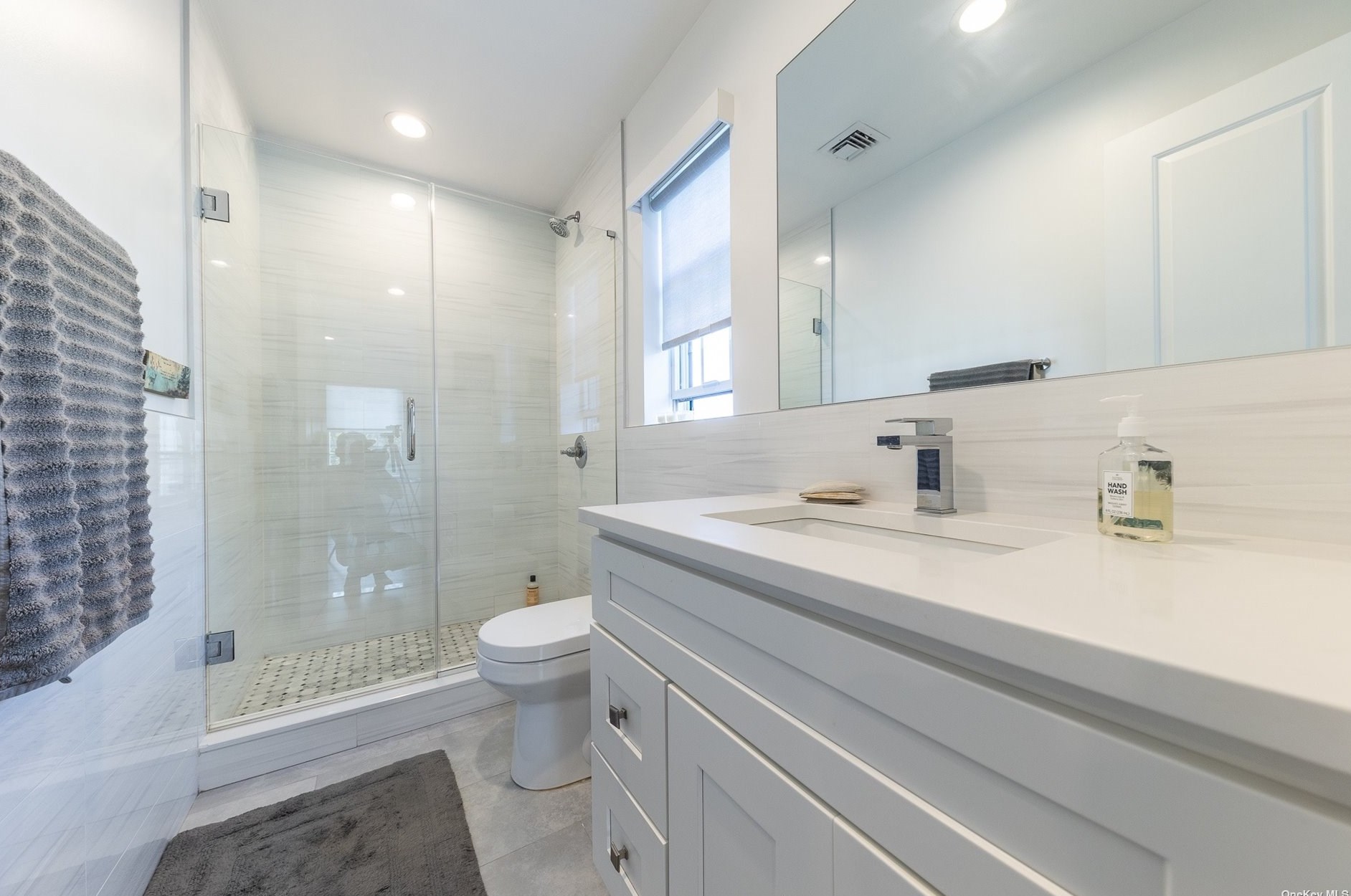 28 Kirkwood St, East Atlantic Beach NY  11561-2611 exterior