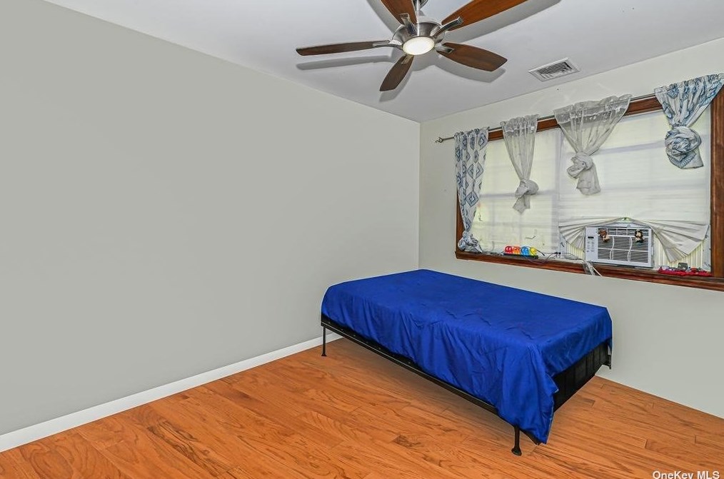 528 Rowlinson Dr, Smith Point NY 11967-1217 exterior