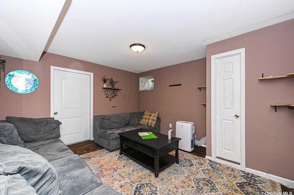 528 Rowlinson Dr, Smith Point NY 11967-1217 exterior