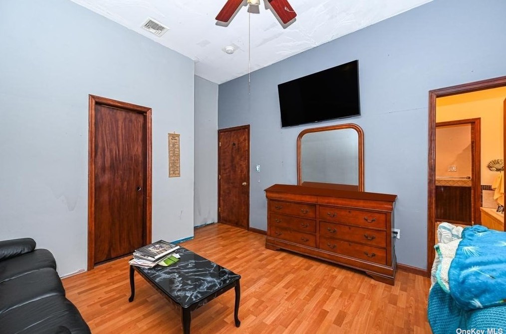 528 Rowlinson Dr, Smith Point NY 11967-1217 exterior