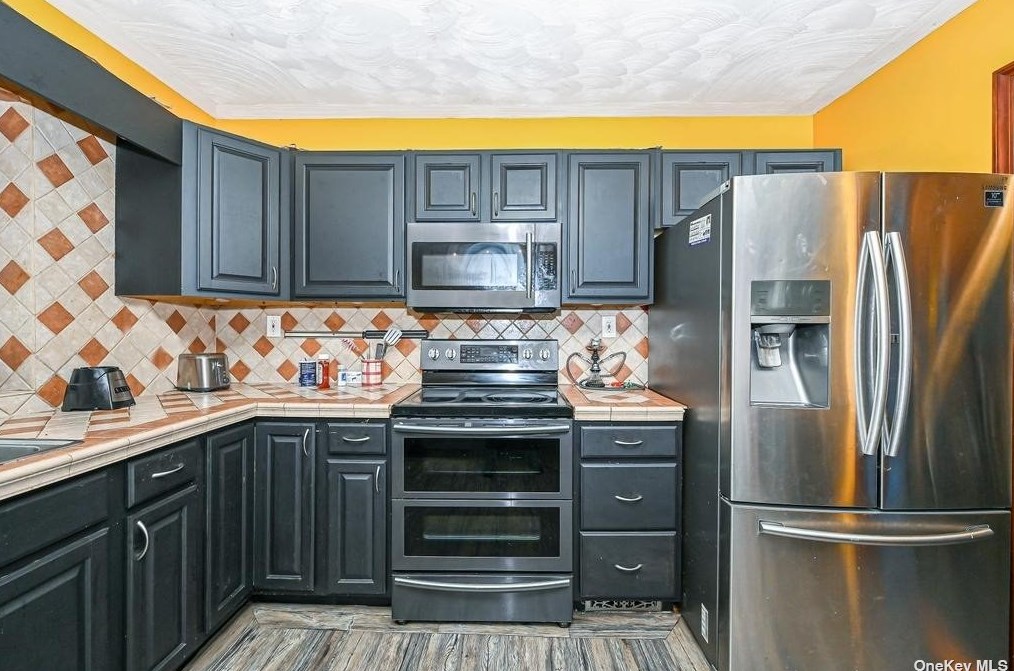 528 Rowlinson Dr, Smith Point NY 11967-1217 exterior