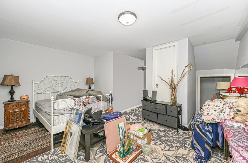 528 Rowlinson Dr, Smith Point NY 11967-1217 exterior