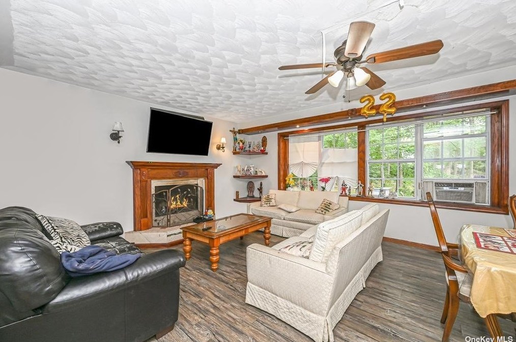 528 Rowlinson Dr, Smith Point NY 11967-1217 exterior