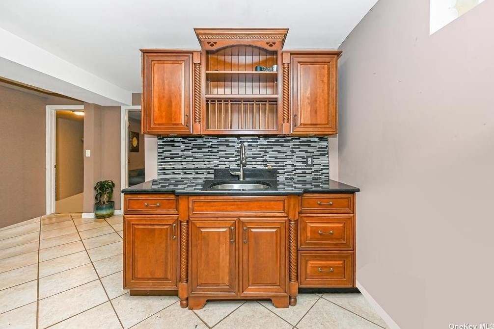 528 Rowlinson Dr, Smith Point NY 11967-1217 exterior