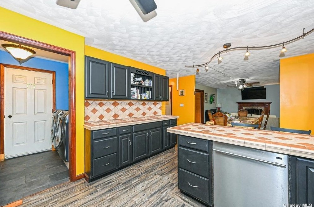 528 Rowlinson Dr, Smith Point NY 11967-1217 exterior