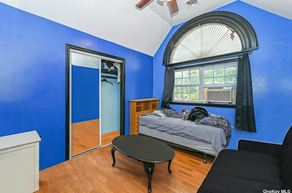 528 Rowlinson Dr, Smith Point NY 11967-1217 exterior