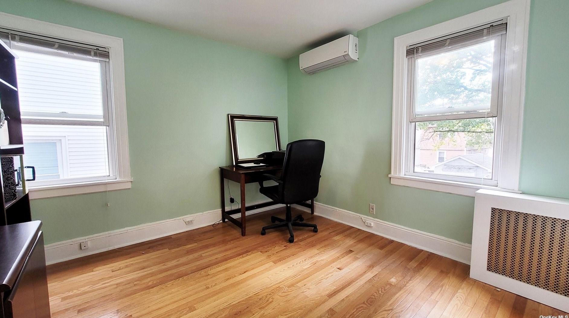 34-14 208th St, Flushing NY exterior