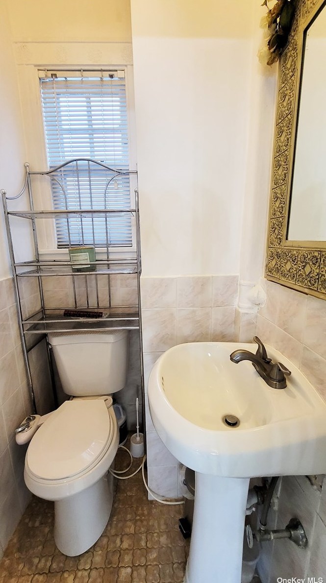 34-14 208th St, Flushing NY exterior