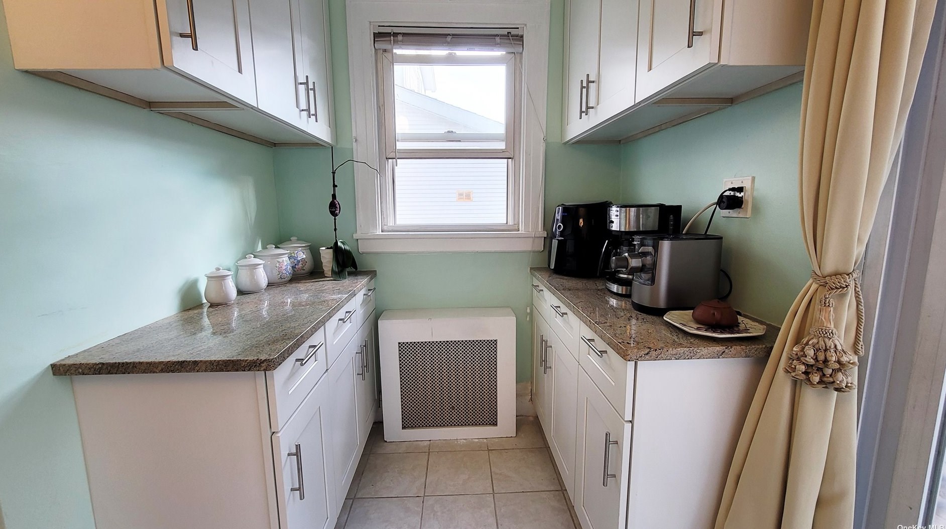 34-14 208th St, Flushing NY exterior