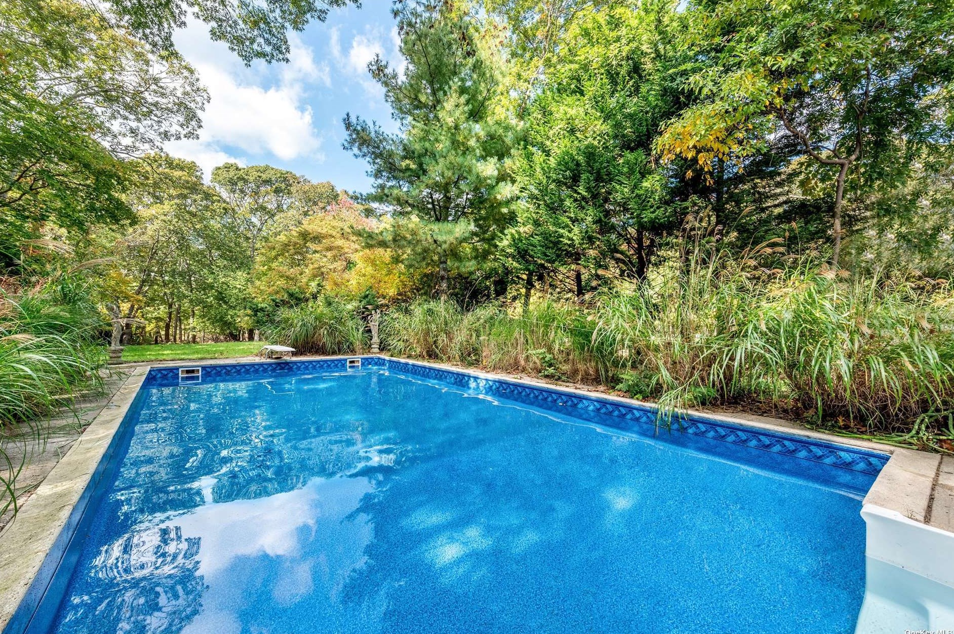 61 Jagger Ln, West Hampton NY  11977-1307 exterior