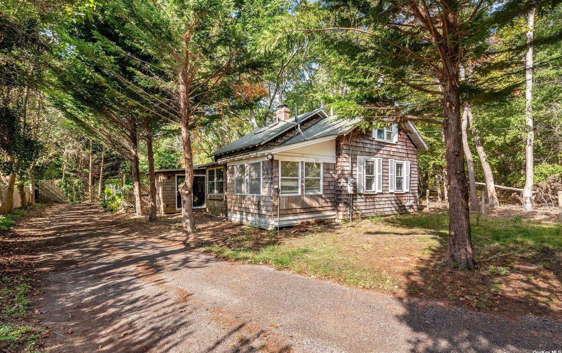 61 Jagger Ln, West Hampton NY  11977-1307 exterior