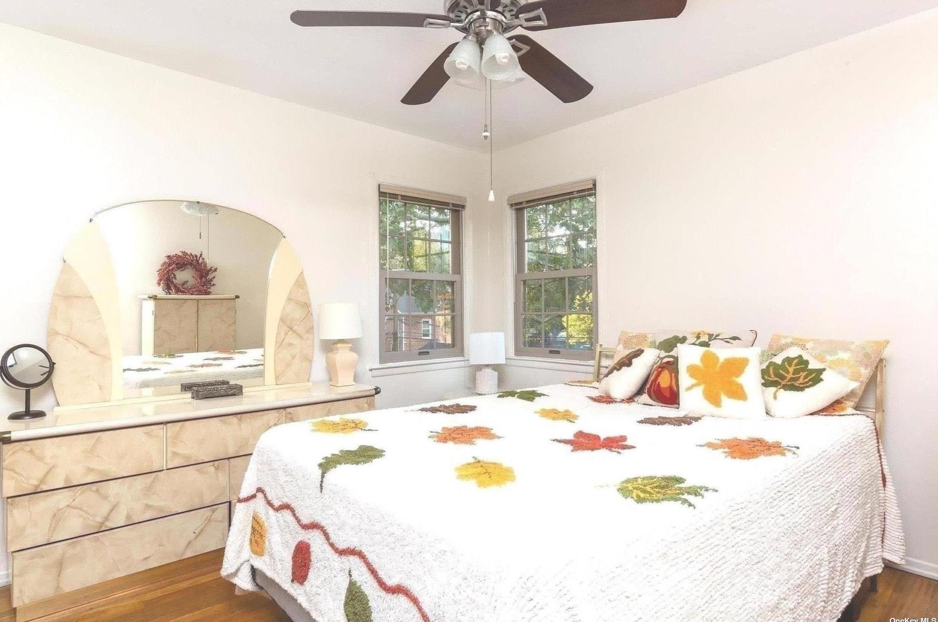 160-01 75th Ave, Flushing NY 11385-6137 exterior