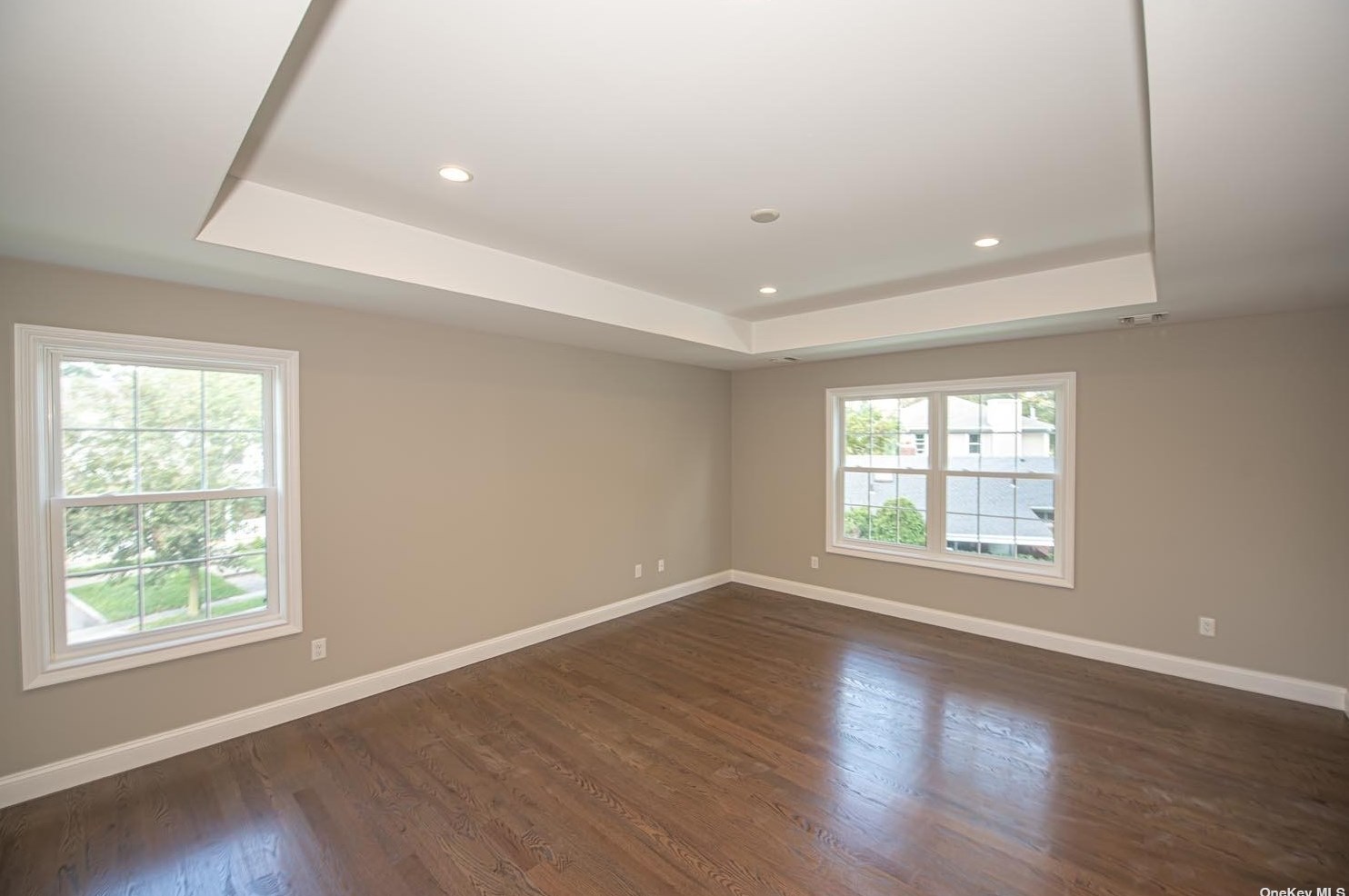 121 Candy Ln, Syosset NY  11791-4910 exterior