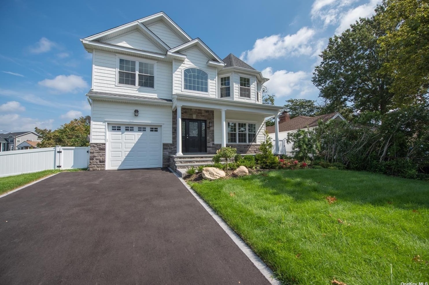 121 Candy Ln, Syosset NY  11791-4911 exterior