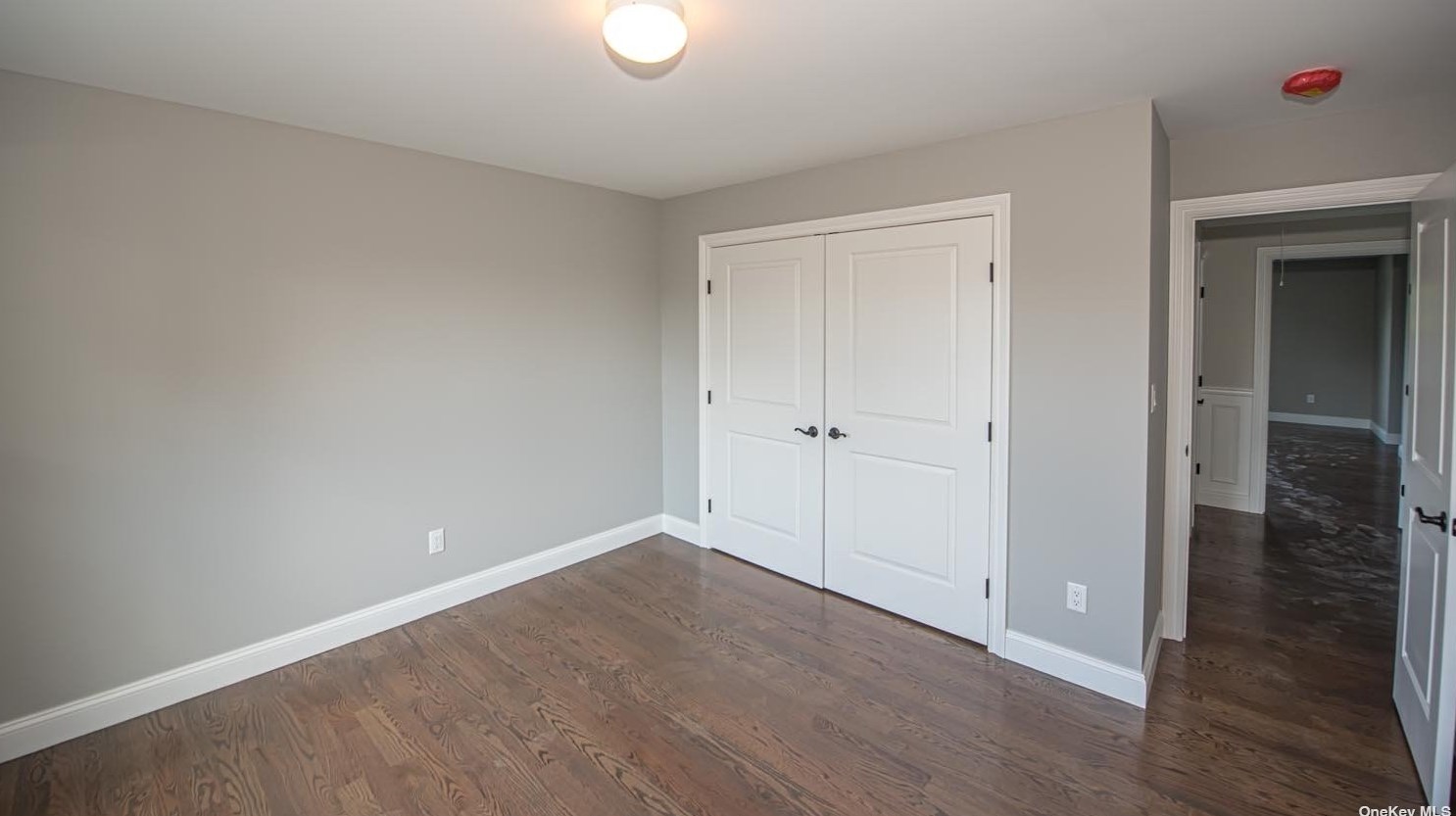 121 Candy Ln, Syosset NY  11791-4910 exterior