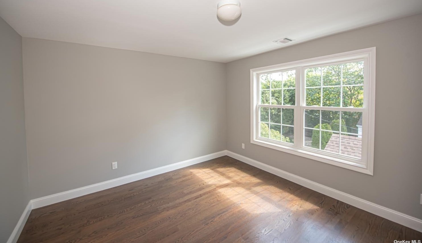 121 Candy Ln, Syosset NY  11791-4910 exterior