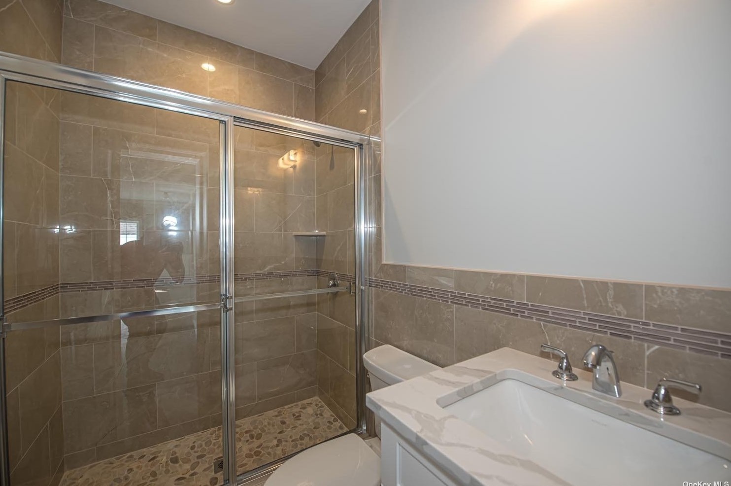 121 Candy Ln, Syosset NY  11791-4910 exterior