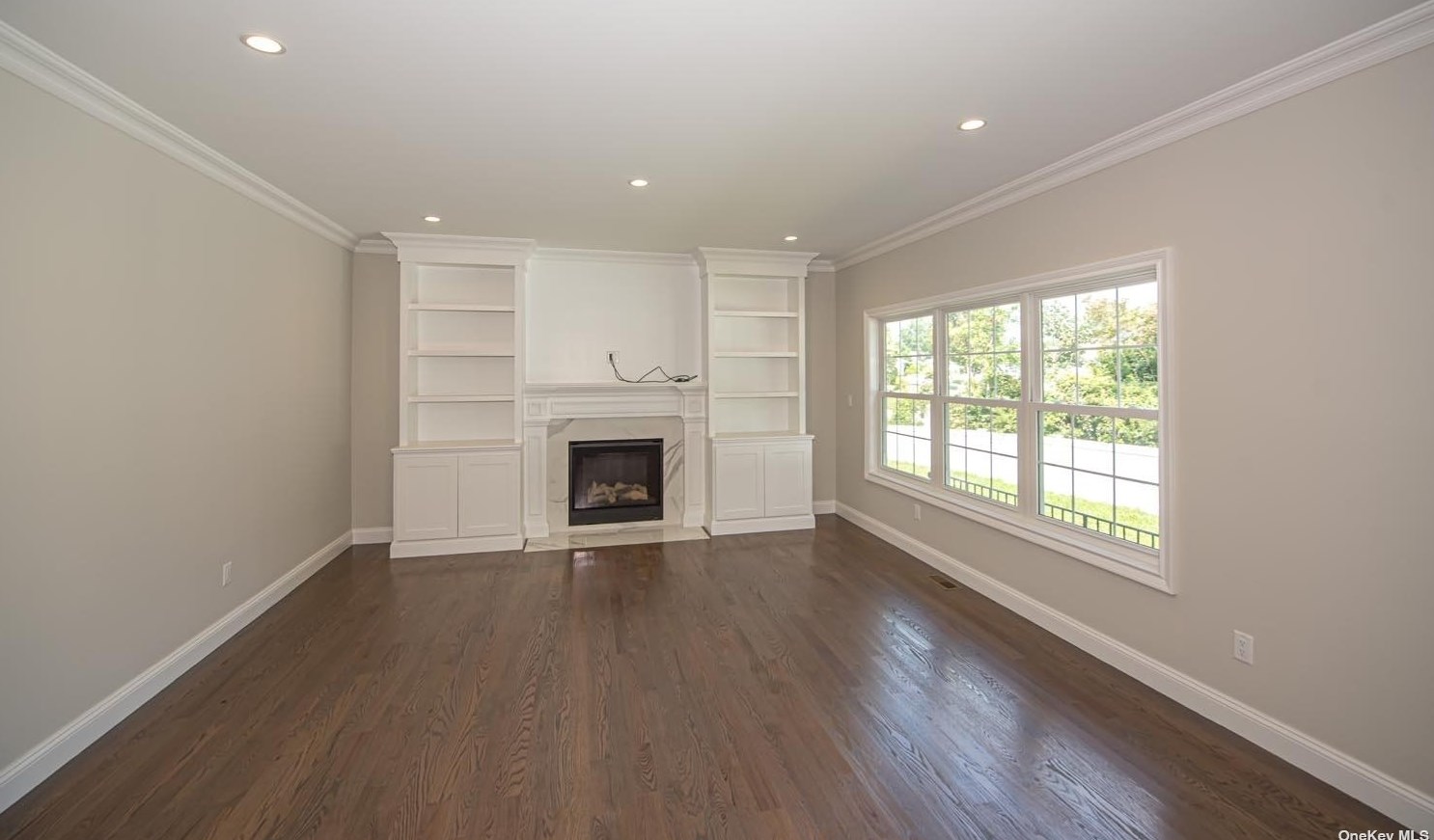 121 Candy Ln, Syosset NY  11791-4910 exterior