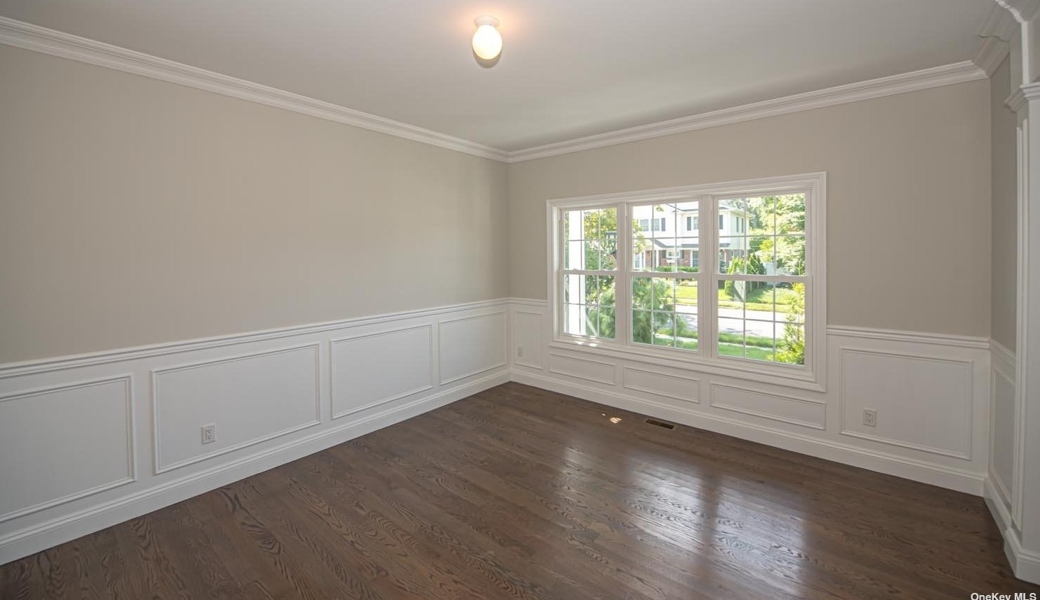 121 Candy Ln, Syosset NY  11791-4910 exterior