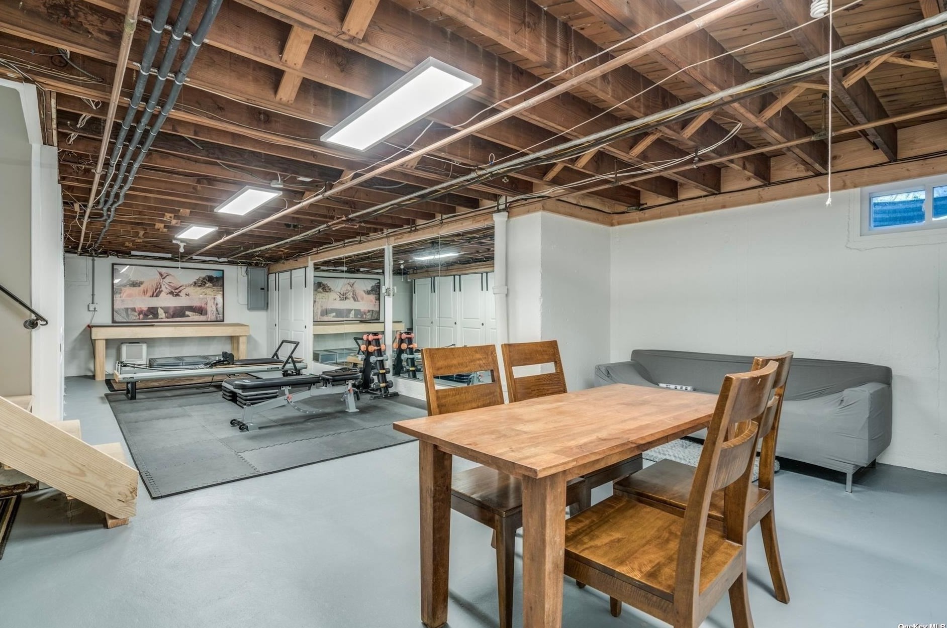 18 Briarcliff Pl, Hunt NY  11743-1826 exterior