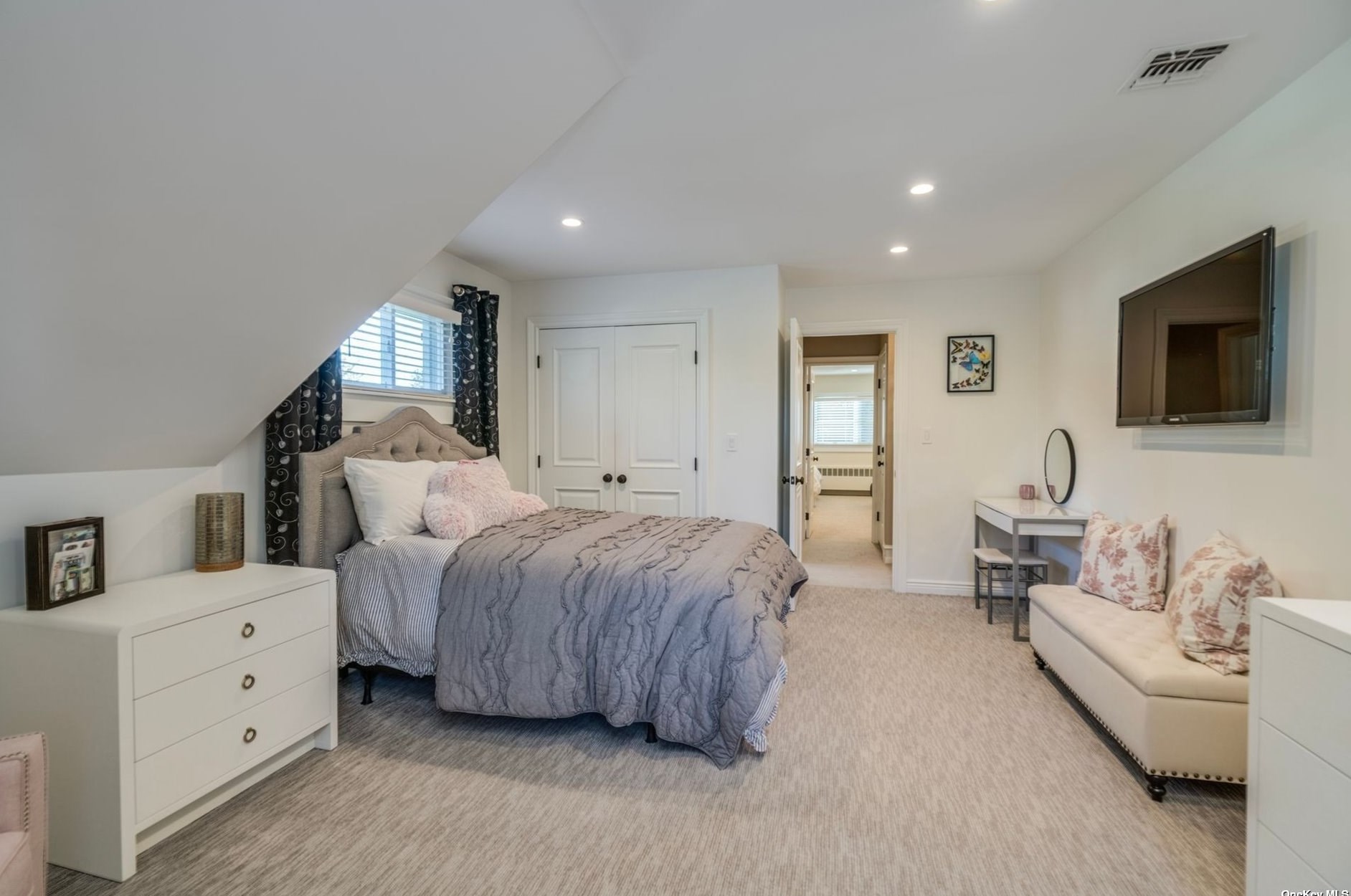 18 Briarcliff Pl, Hunt NY  11743-1826 exterior