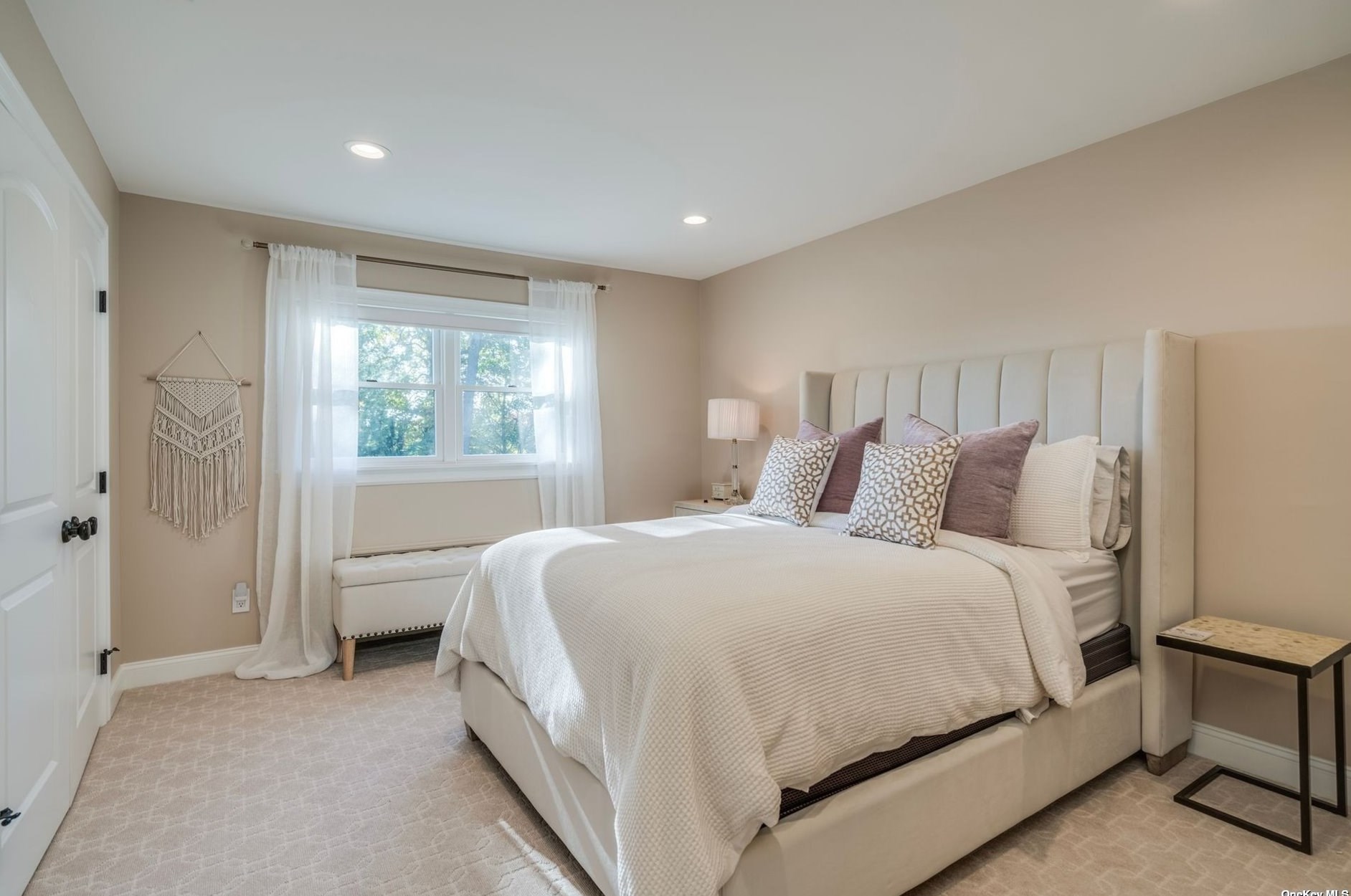 18 Briarcliff Pl, Hunt NY  11743-1826 exterior