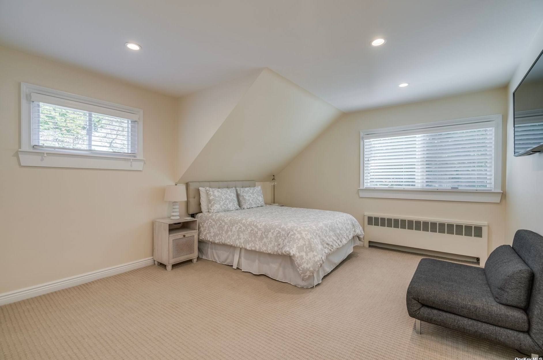 18 Briarcliff Pl, Hunt NY  11743-1826 exterior