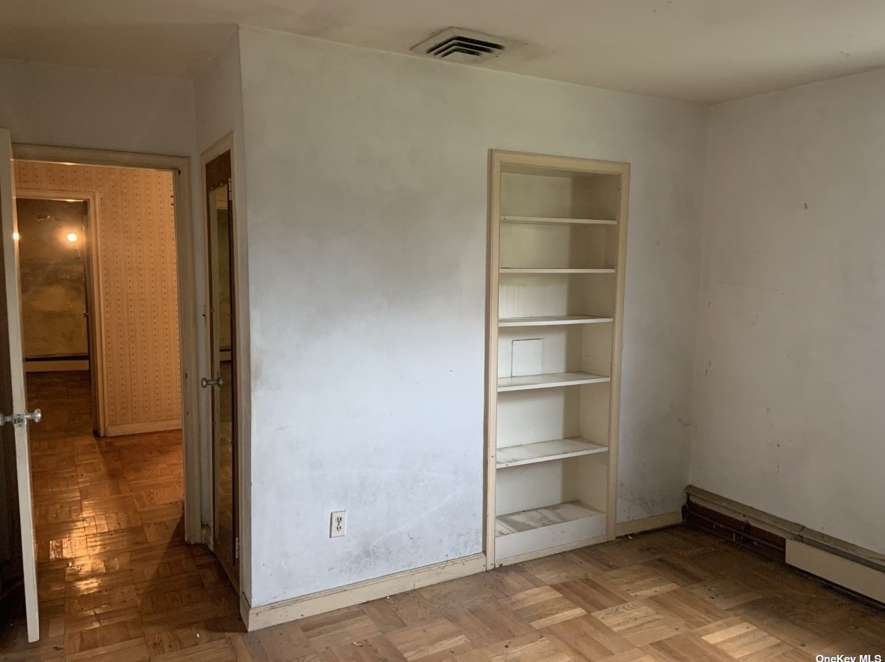 2 Bower Pl, Hunt NY 11743-2607 exterior