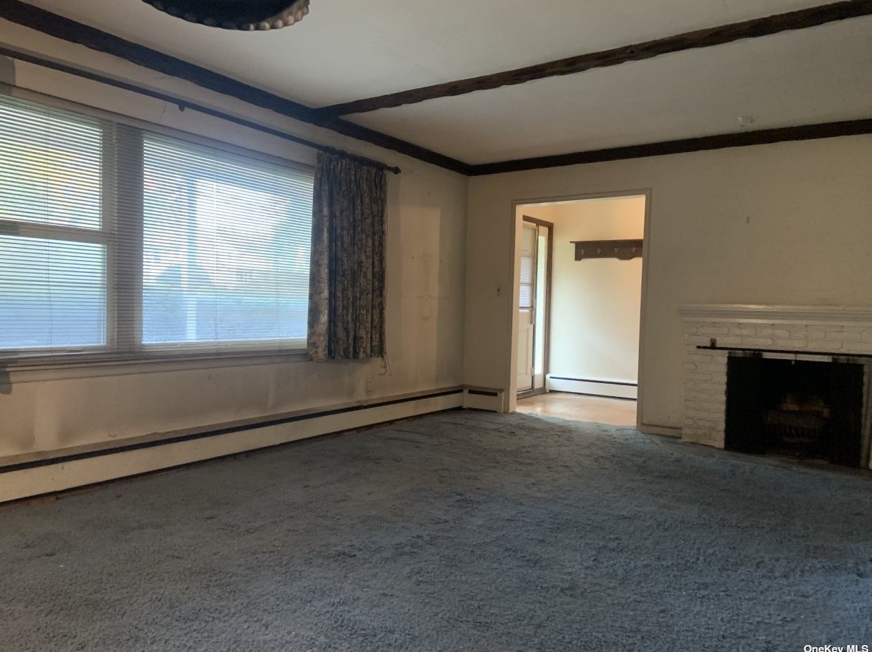 2 Bower Pl, Hunt NY 11743-2607 exterior