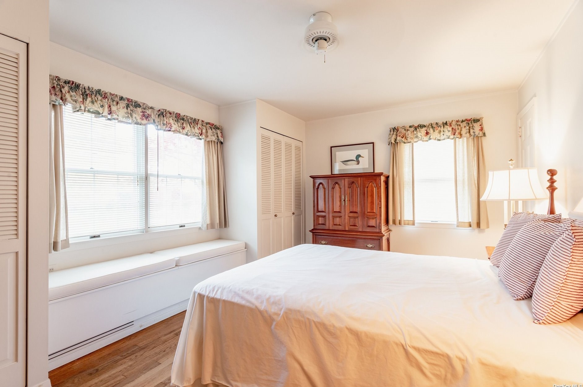 5 Fleetwood Dr, Hunt NY 11743-1332 exterior