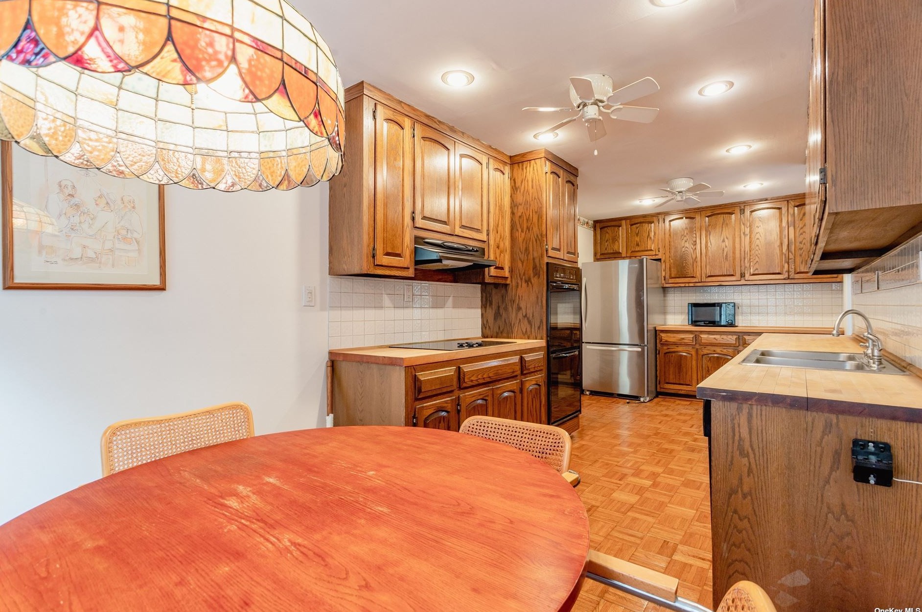 5 Fleetwood Dr, Hunt NY 11743-1332 exterior