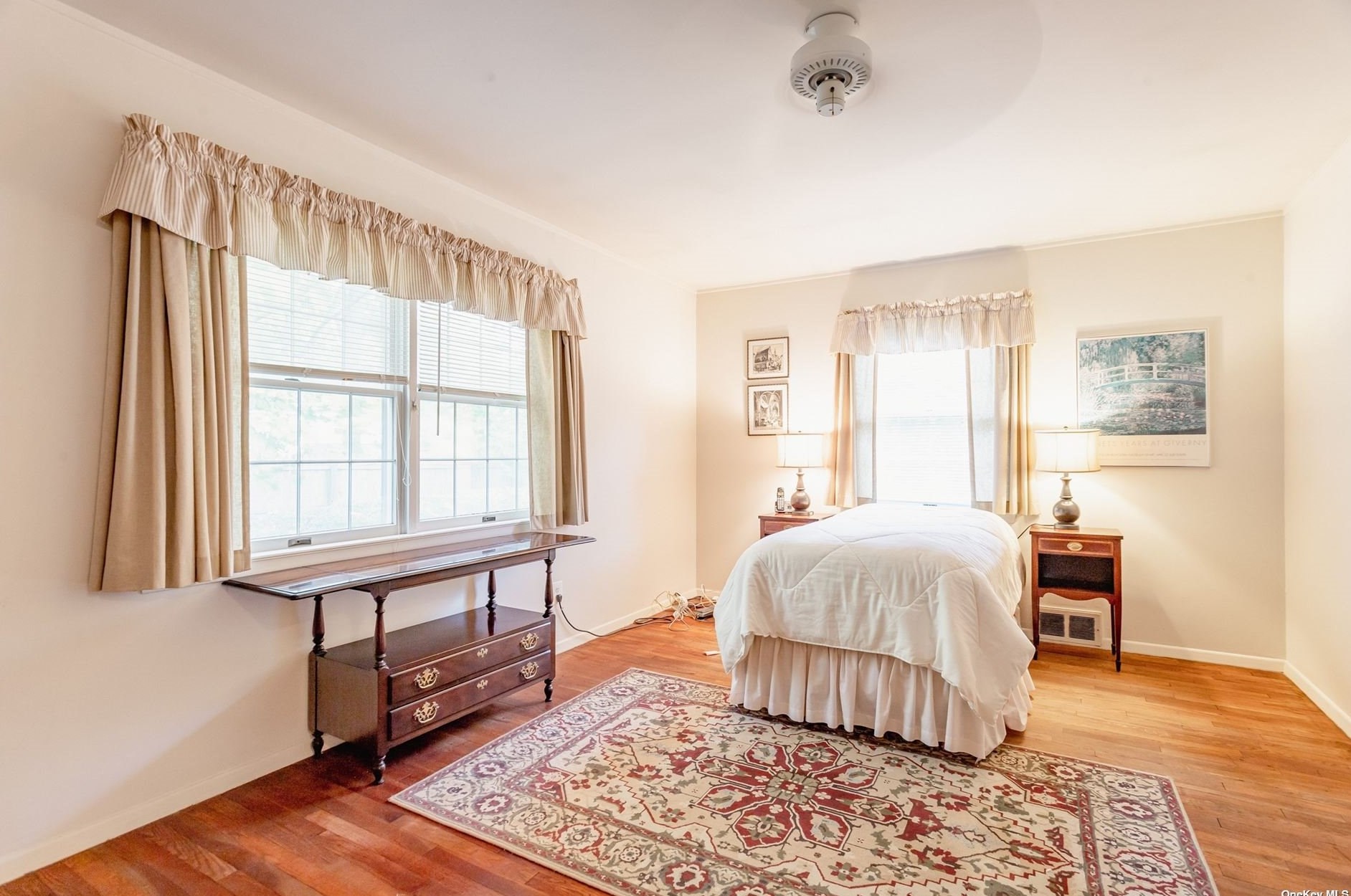 5 Fleetwood Dr, Hunt NY 11743-1332 exterior