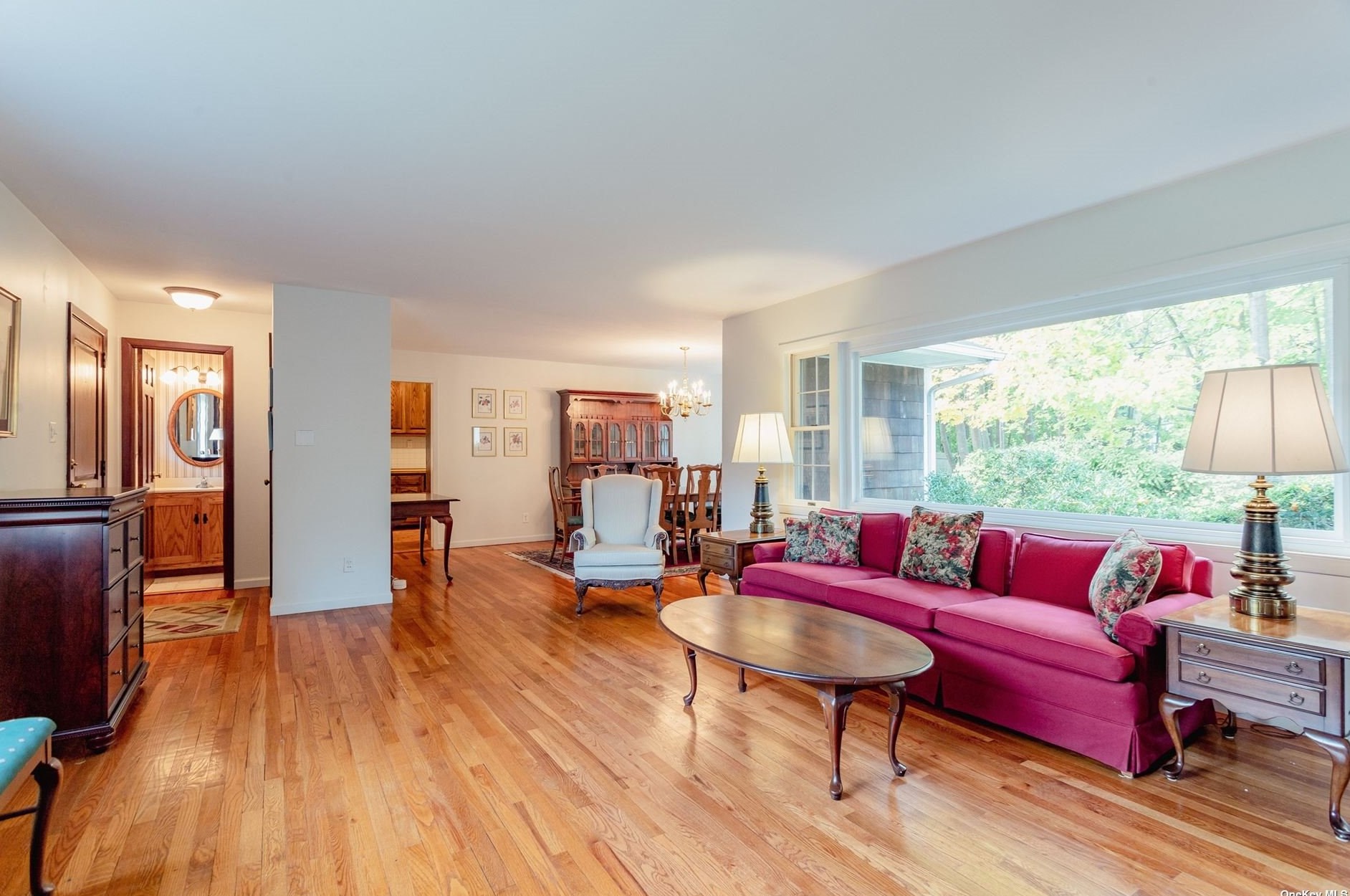 5 Fleetwood Dr, Hunt NY 11743-1332 exterior