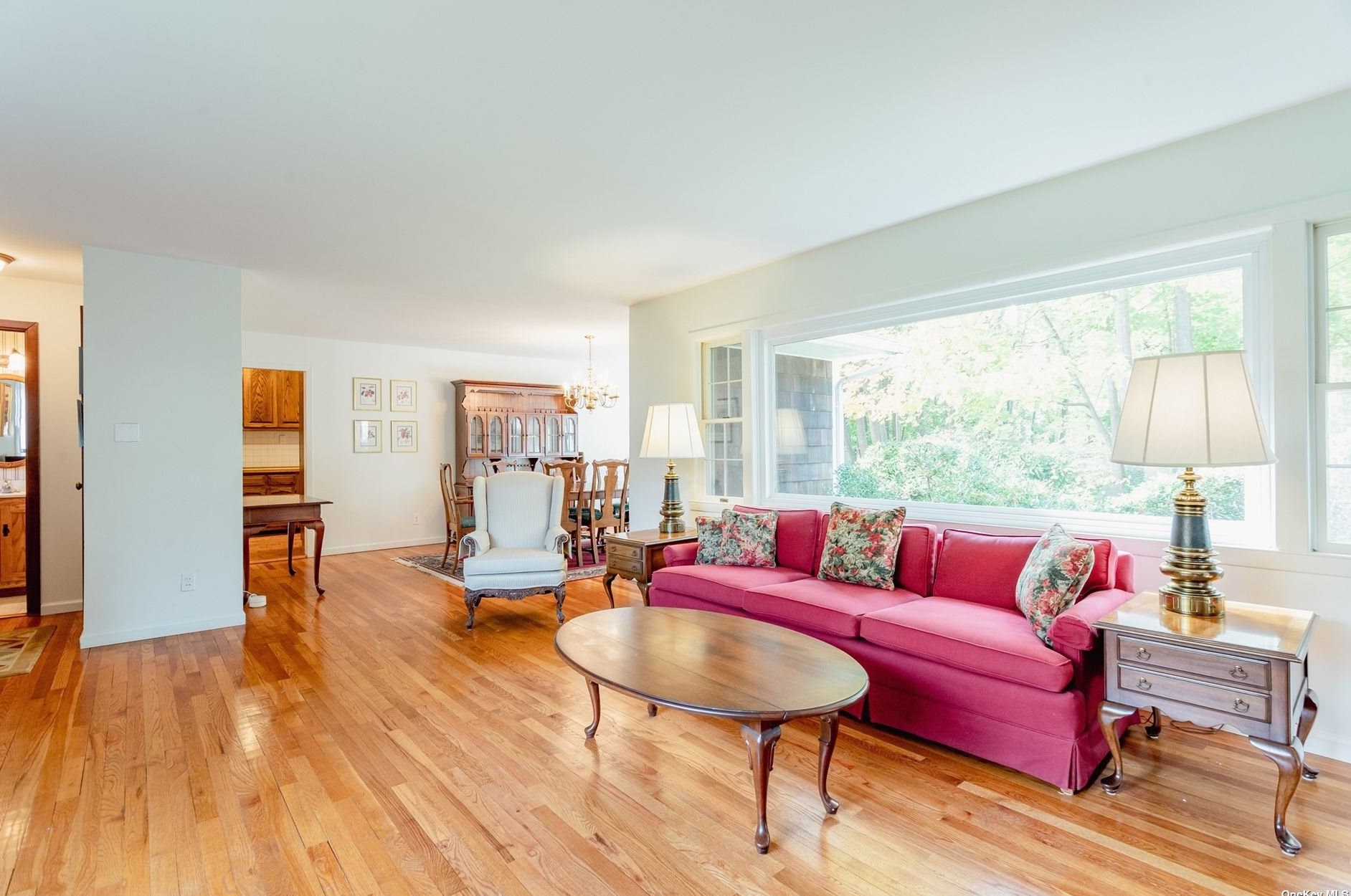 5 Fleetwood Dr, Hunt NY 11743-1332 exterior