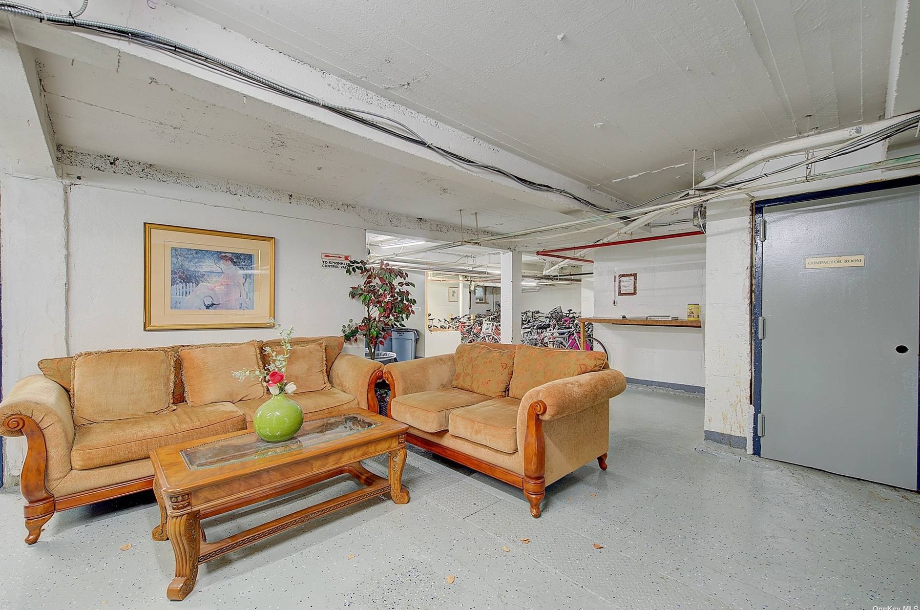 85-10 34th Ave, Flushing NY exterior