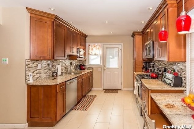 34 Cornell Ave, Hicksville NY 11801-5607 exterior