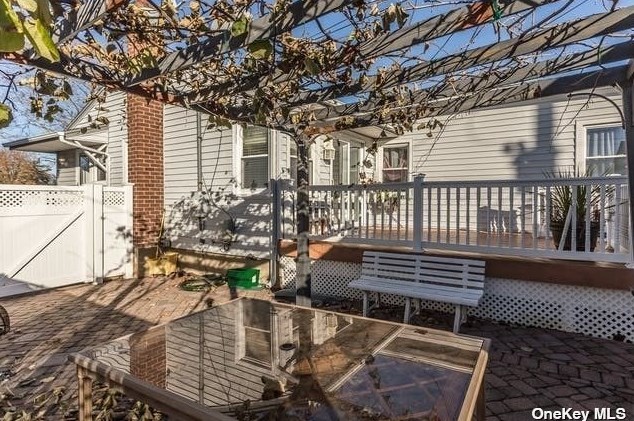 34 Cornell Ave, Hicksville NY 11801-5607 exterior