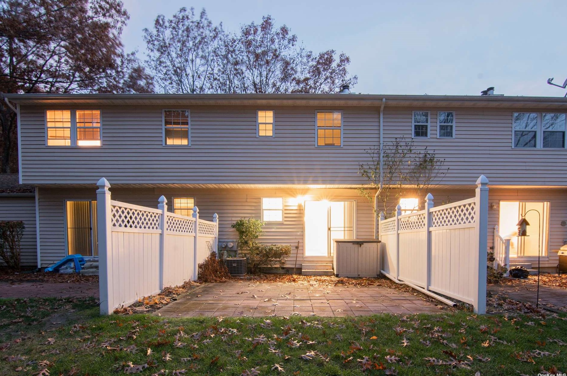 14 Paine Cmns, Yaphank NY 11980-2024 exterior