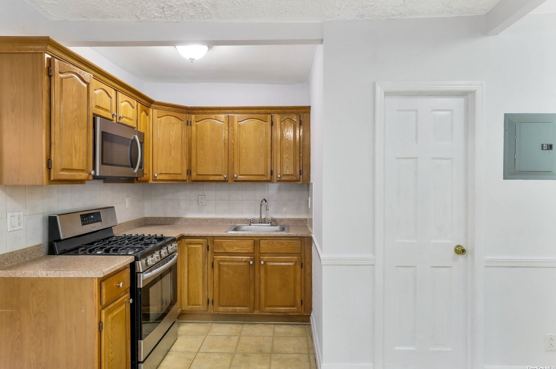 51-69 72nd Pl, Flushing NY exterior