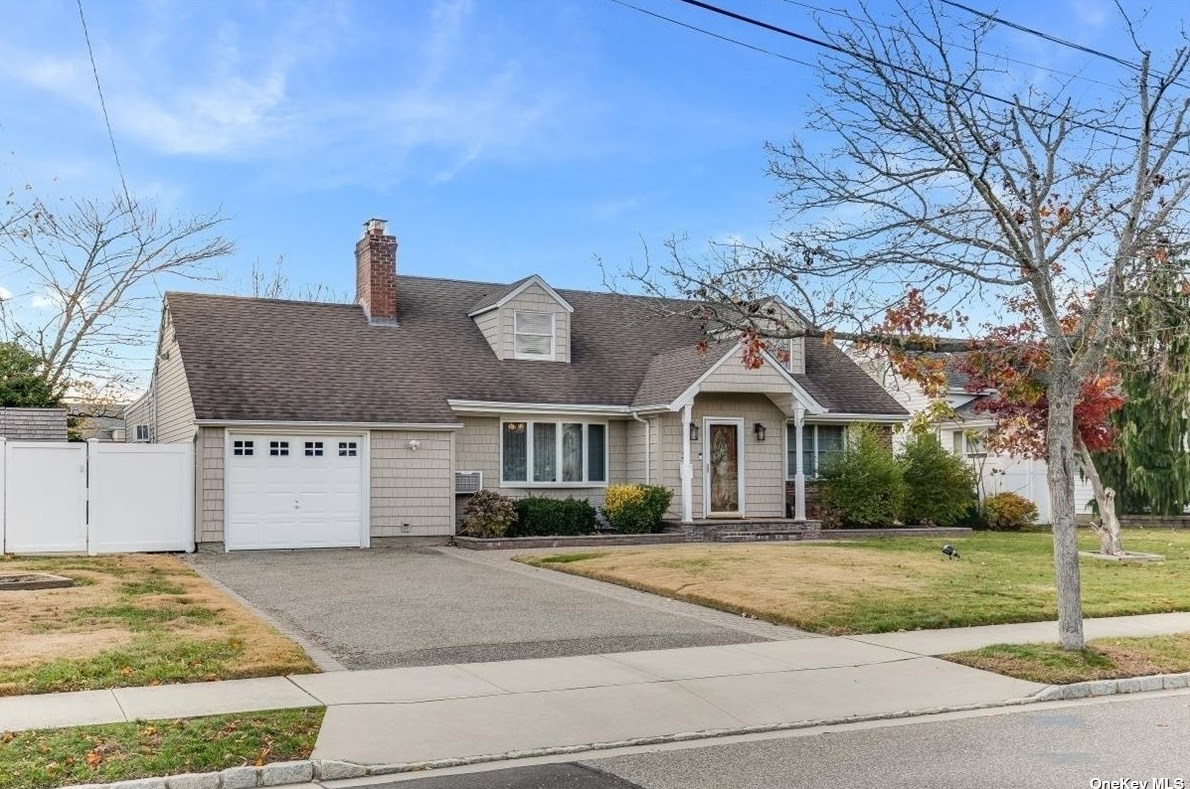 33 Nearwater Ave, East Massapequa NY  11758-8438 exterior