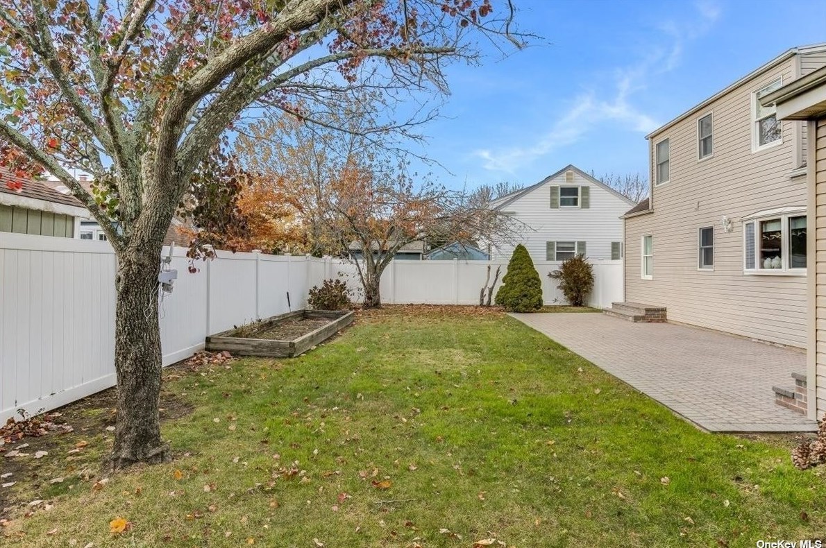 33 Nearwater Ave, East Massapequa NY  11758-8438 exterior