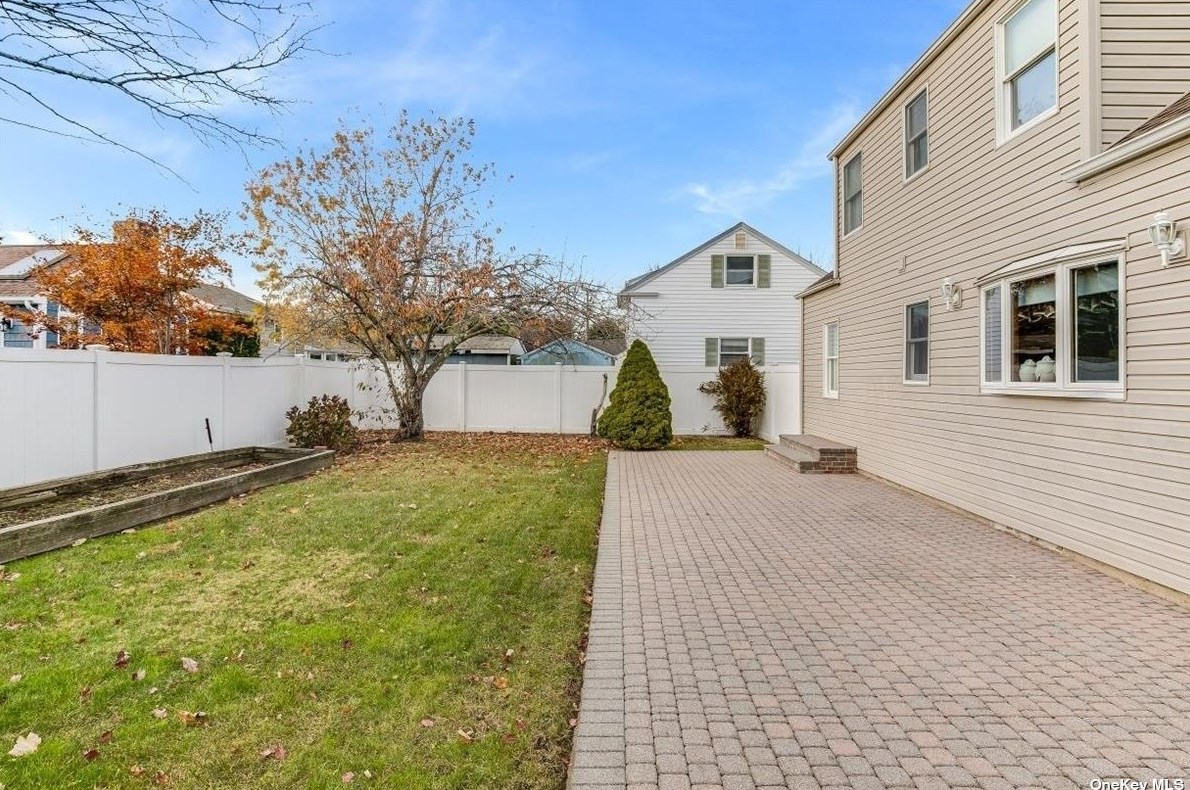 33 Nearwater Ave, East Massapequa NY  11758-8438 exterior