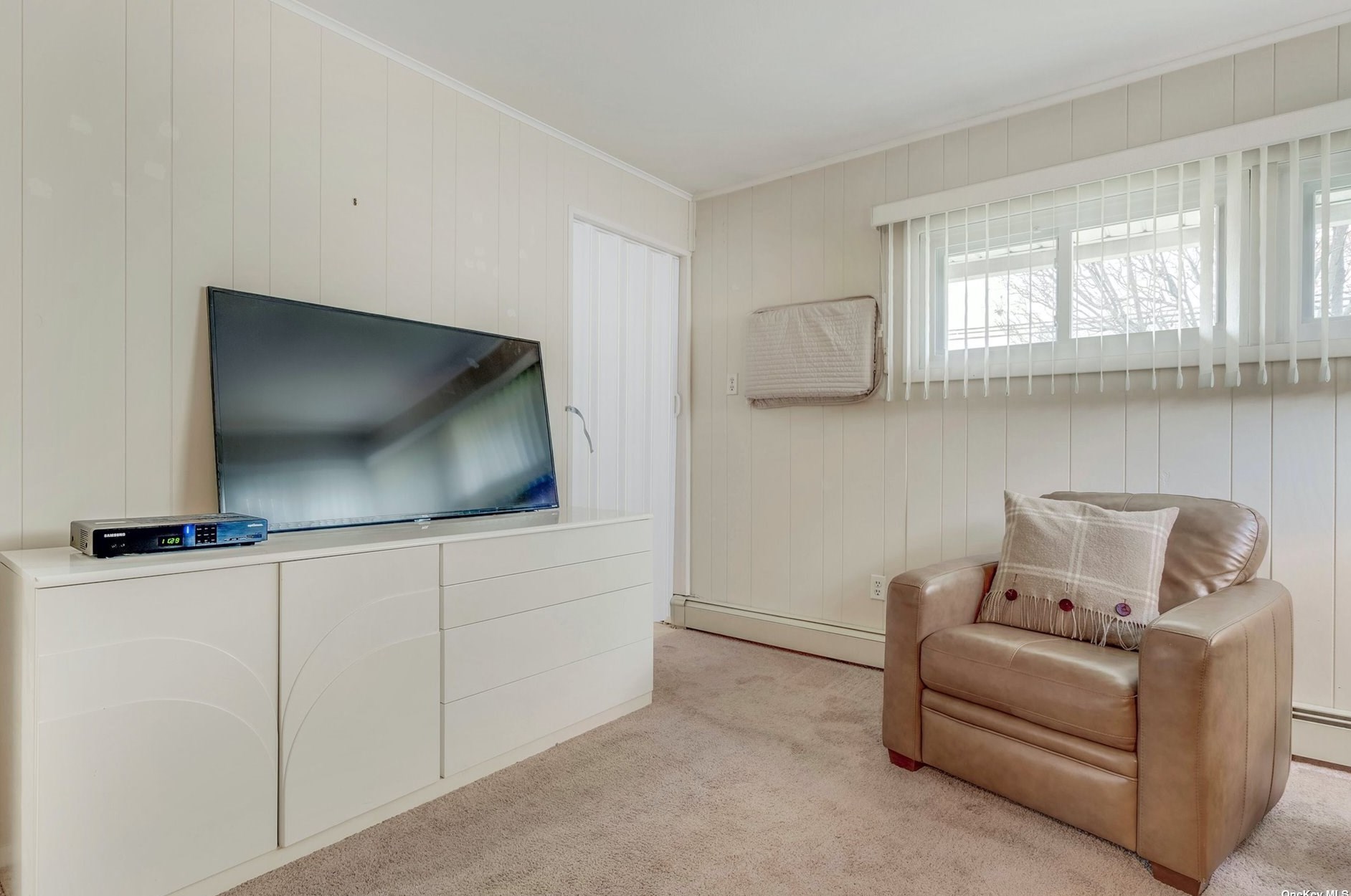 52 Apollo Ln, Hicksville NY 11801-4441 exterior