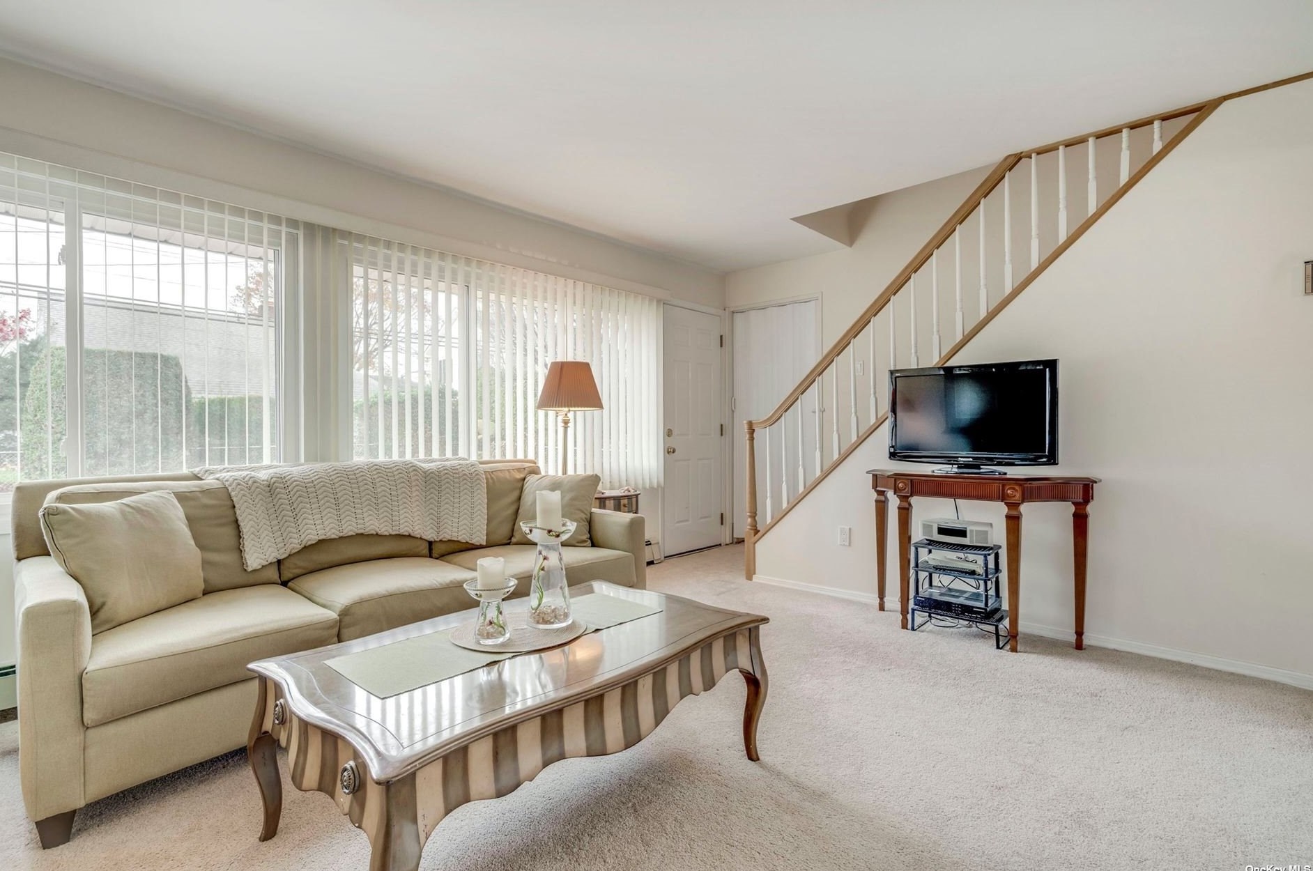 52 Apollo Ln, Hicksville NY 11801-4441 exterior