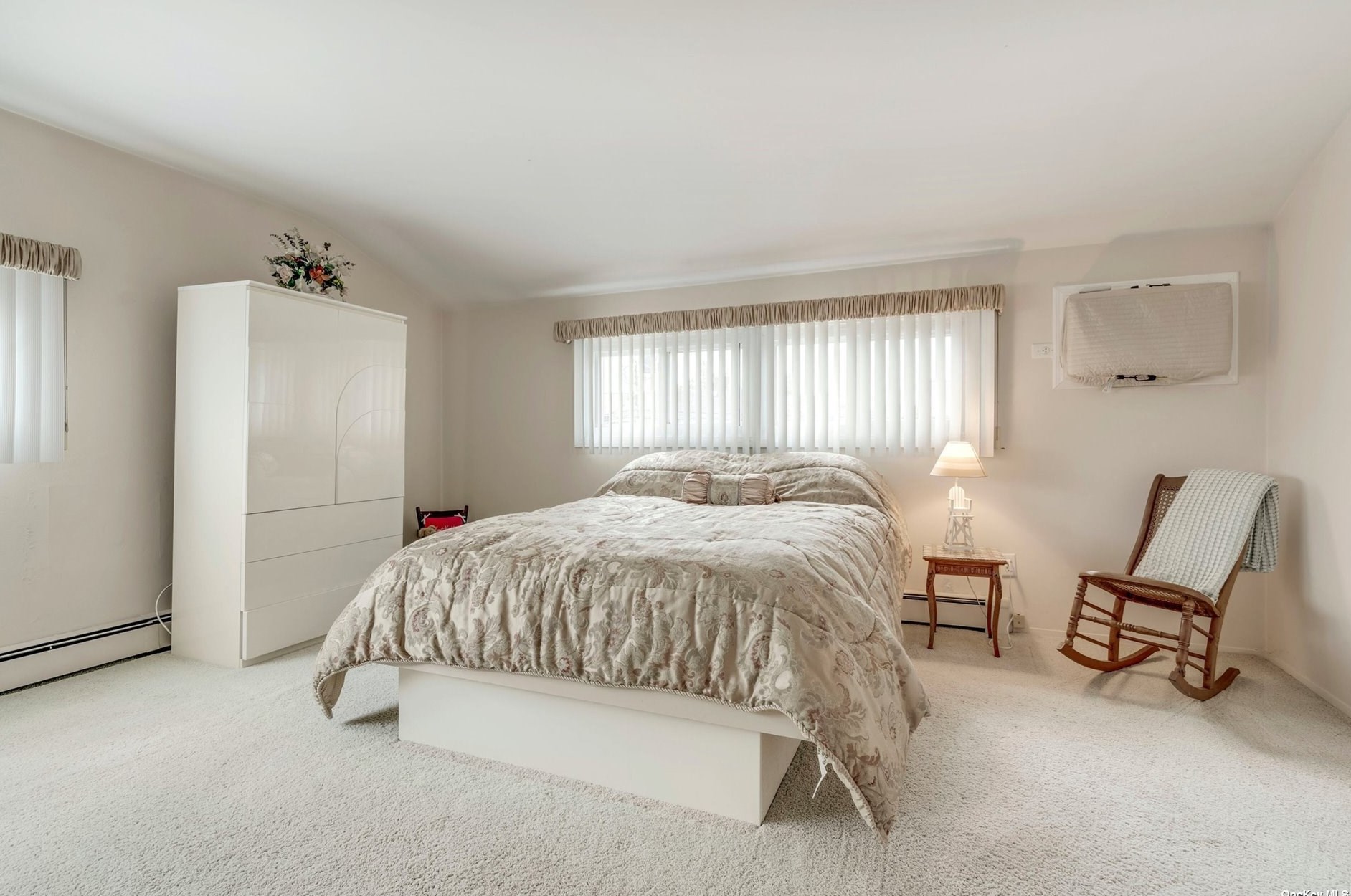 52 Apollo Ln, Hicksville NY 11801-4441 exterior