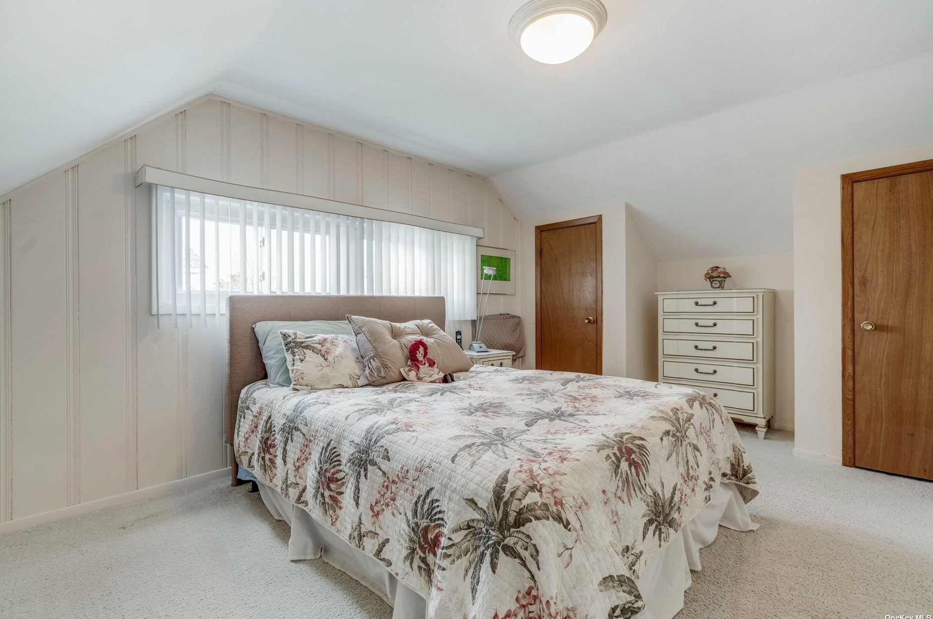 52 Apollo Ln, Hicksville NY 11801-4441 exterior