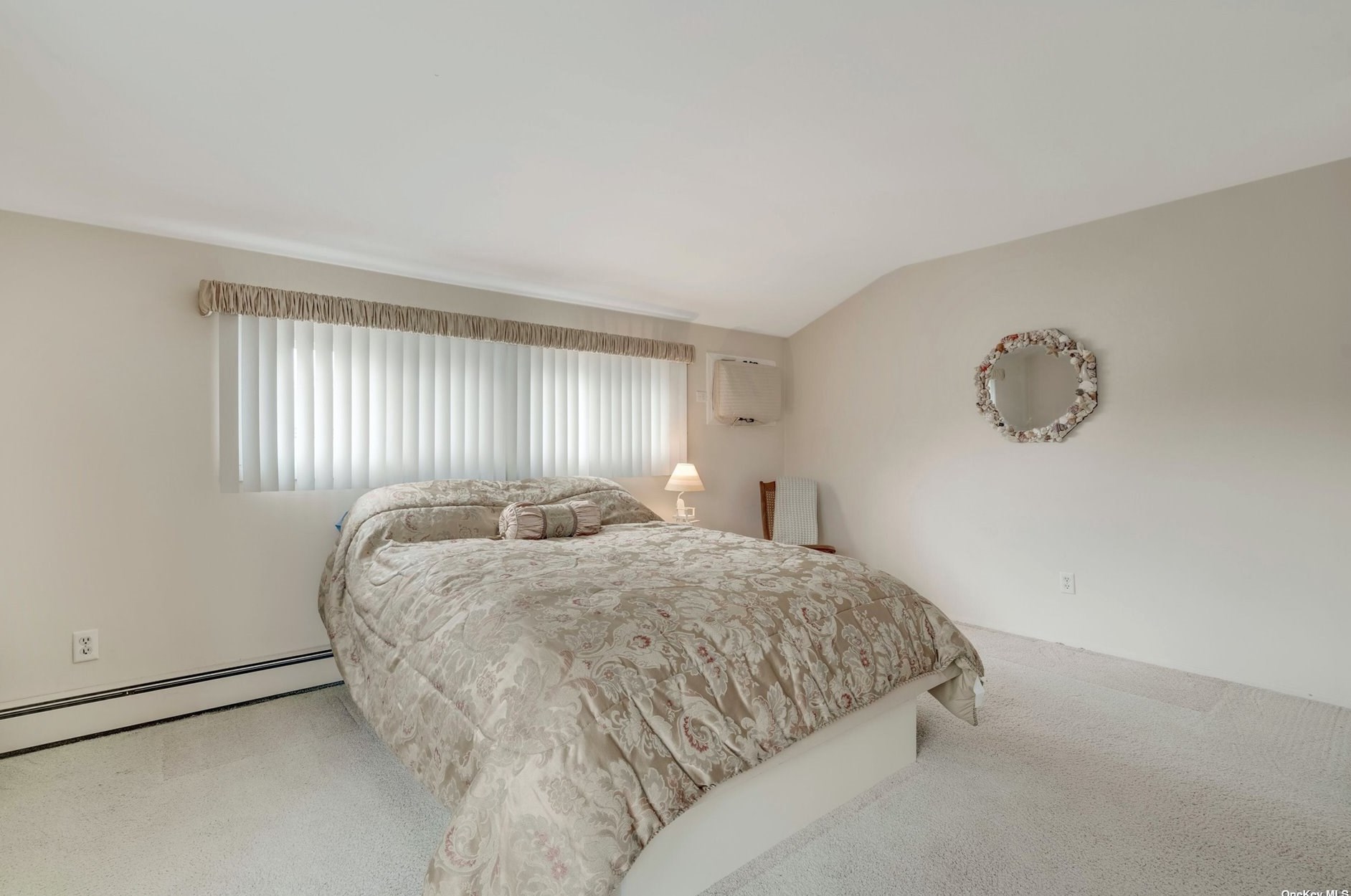 52 Apollo Ln, Hicksville NY 11801-4441 exterior