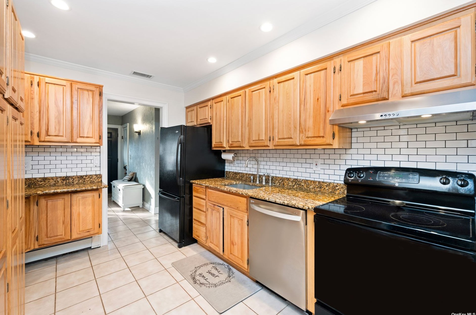 65 Creighton Ave, Hauppauge NY 11779-4445 exterior