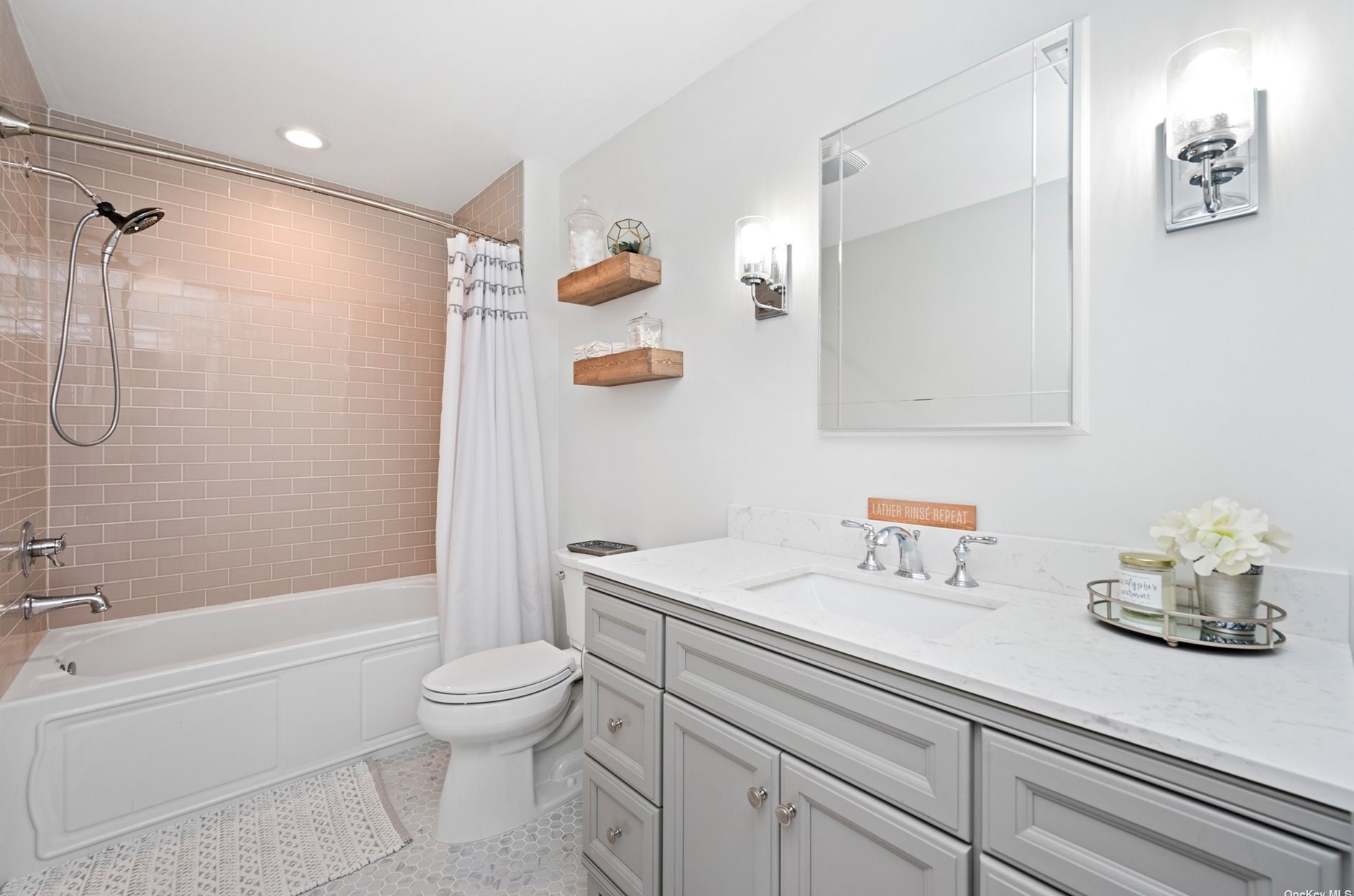 65 Creighton Ave, Hauppauge NY 11779-4445 exterior