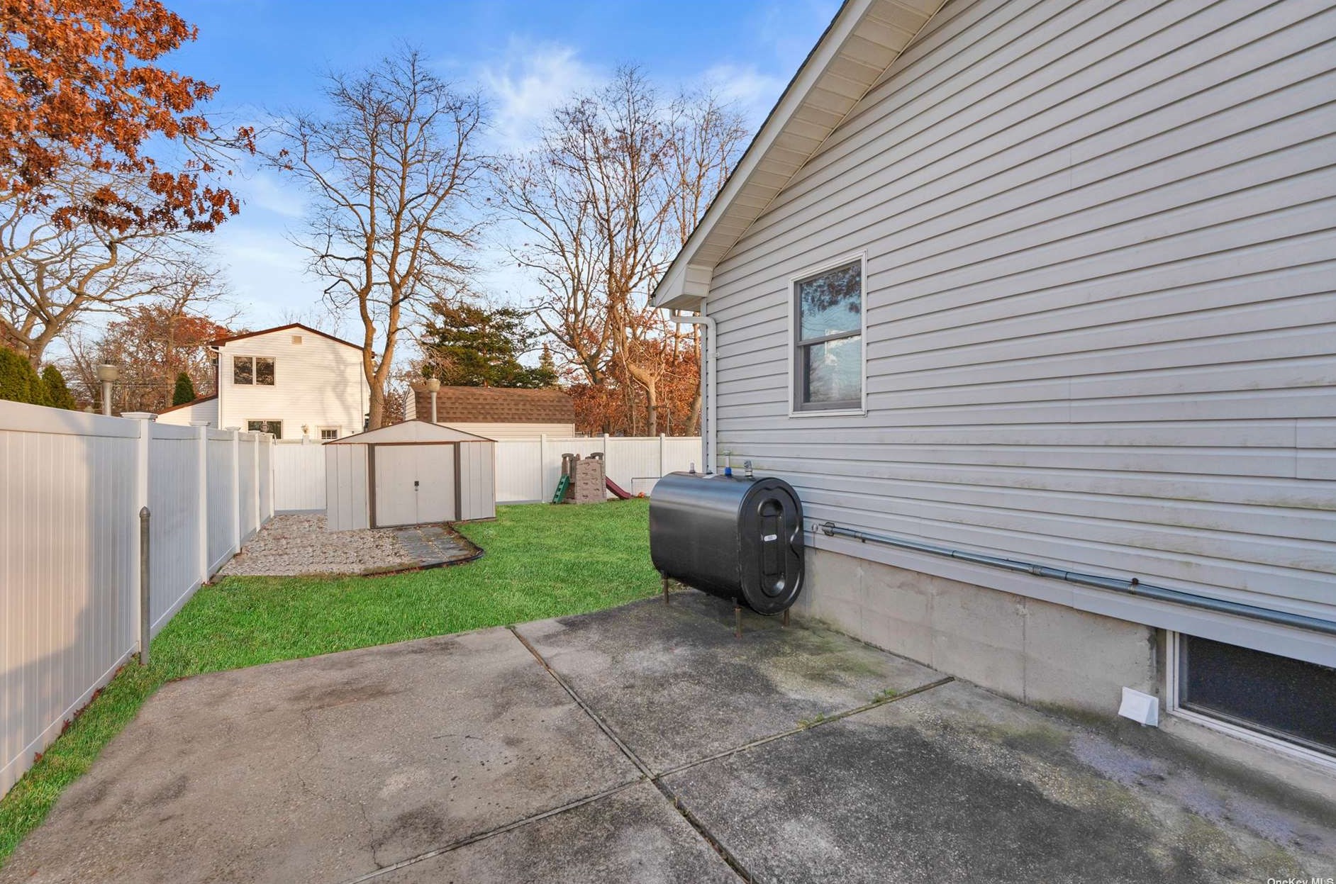 65 Creighton Ave, Hauppauge NY 11779-4445 exterior